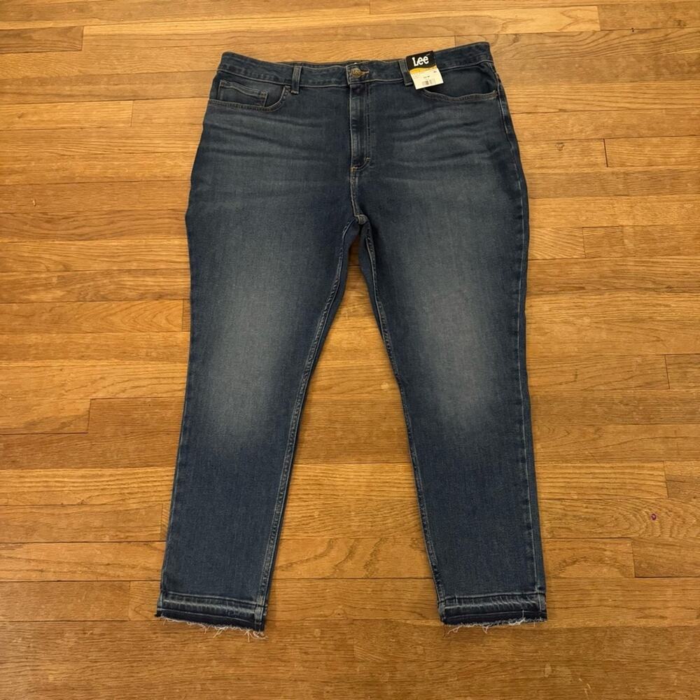 NWT Lee high-rise skinny medium washed cuffed jeans pants size 22
b37